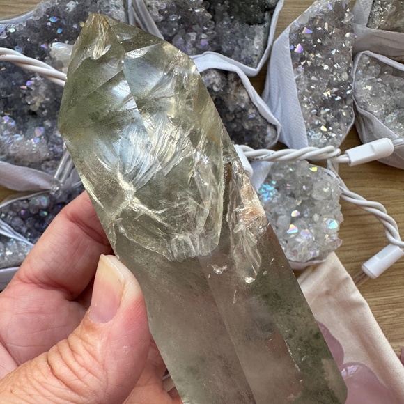 Phantom quartz tower. Grade AAA. Full of rainbows 🌈 - Picture 3 of 6